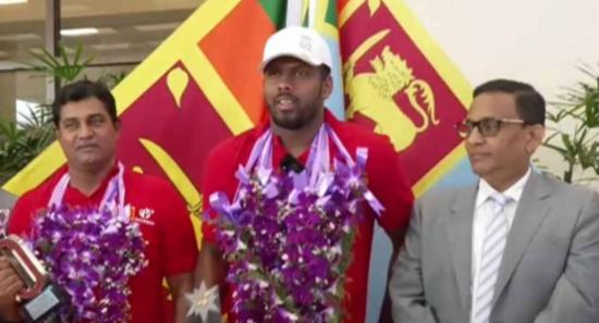 රුමේෂ් තරංග දිවයිනට පැමිණෙයි...